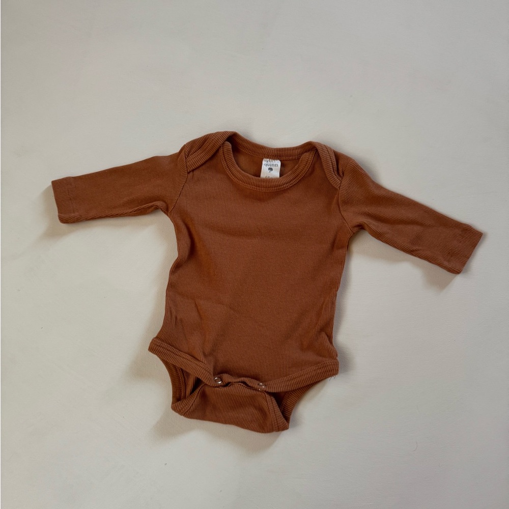 Kate Quinn Ribbed Bodysuit – 0–3 Months, Chestnut Brown, Excellent Condition